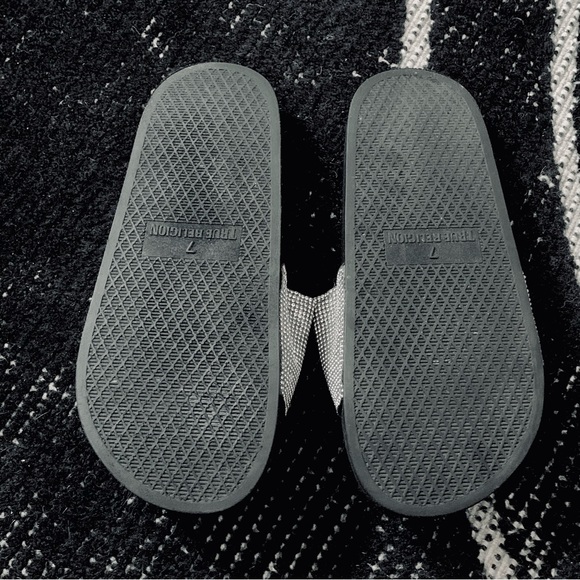 TRUE RELIGION MEYER ENCRUSTED CRYSTAL RHINSTONE | RUBBER SLIDES | Sz 7 | USED - Picture 8 of 8